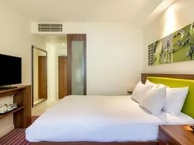 Hampton By Hilton מלון