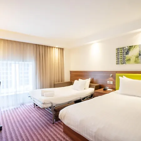 Hampton By Hilton מלון 3*