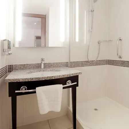 Hampton By Hilton מלון