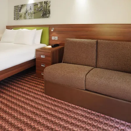 Hampton By Hilton מלון