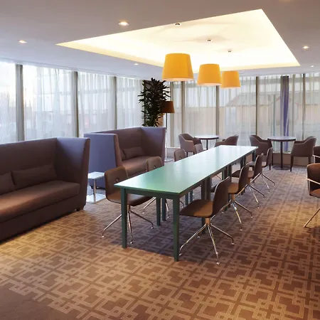 Hampton By Hilton מלון 3*