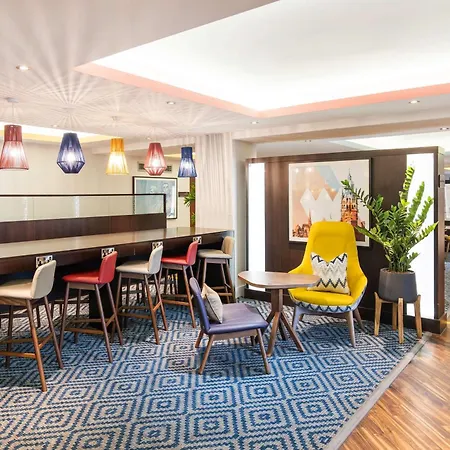 Hampton By Hilton מלון 3*