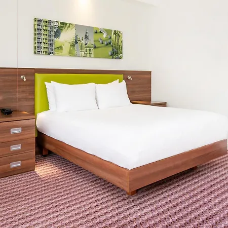 Hampton By Hilton מלון 3*