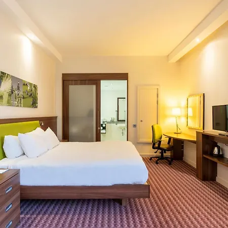 Hampton By Hilton מלון
