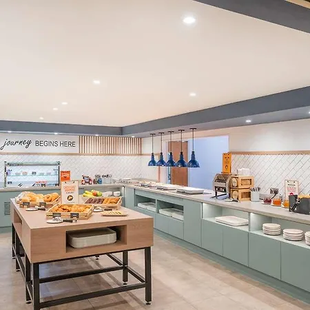 מלון Hampton By Hilton 3*