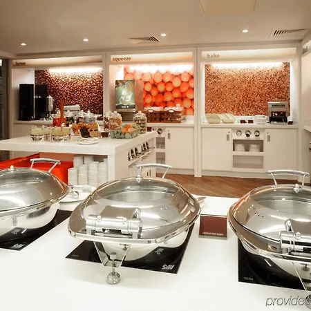 מלון Hampton By Hilton 3*