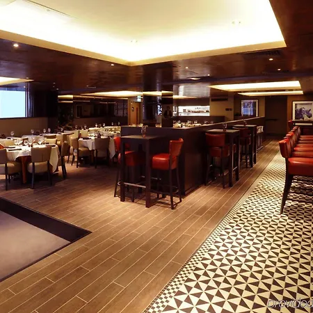 מלון Hampton By Hilton 3*